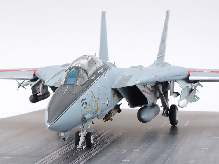 Tamiya 61122 1/48 Grumman F-14A Tomcat (Late Model) Carrier Launch Set