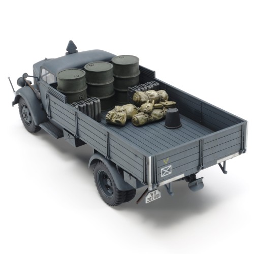 Tamiya_32585_1-48_German_3t_4x2_Cargo_Truck-osnowa3.jpg